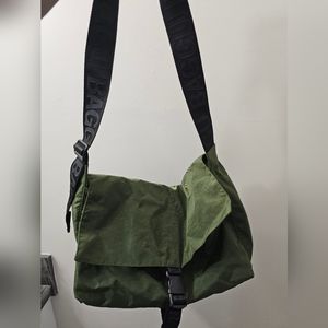 Baggu messenger